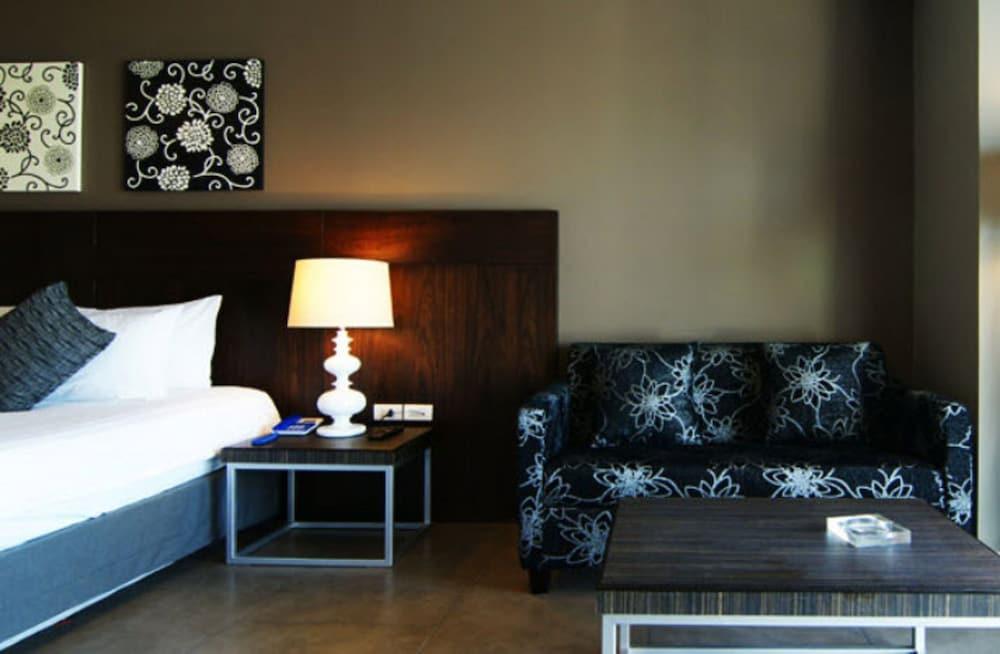Sea Me Spring Hotel Pattaya Bagian luar foto