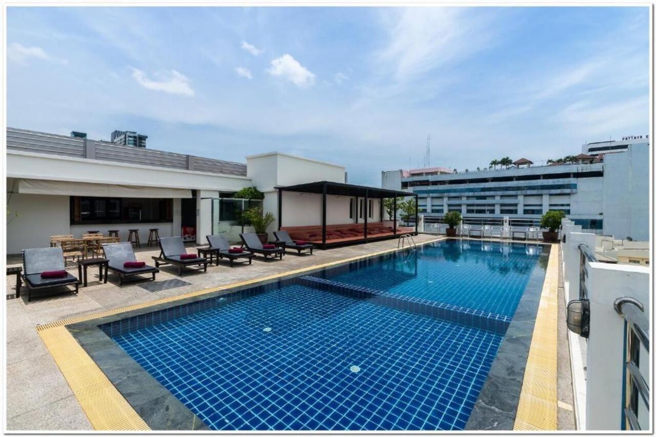 Sea Me Spring Hotel Pattaya Bagian luar foto