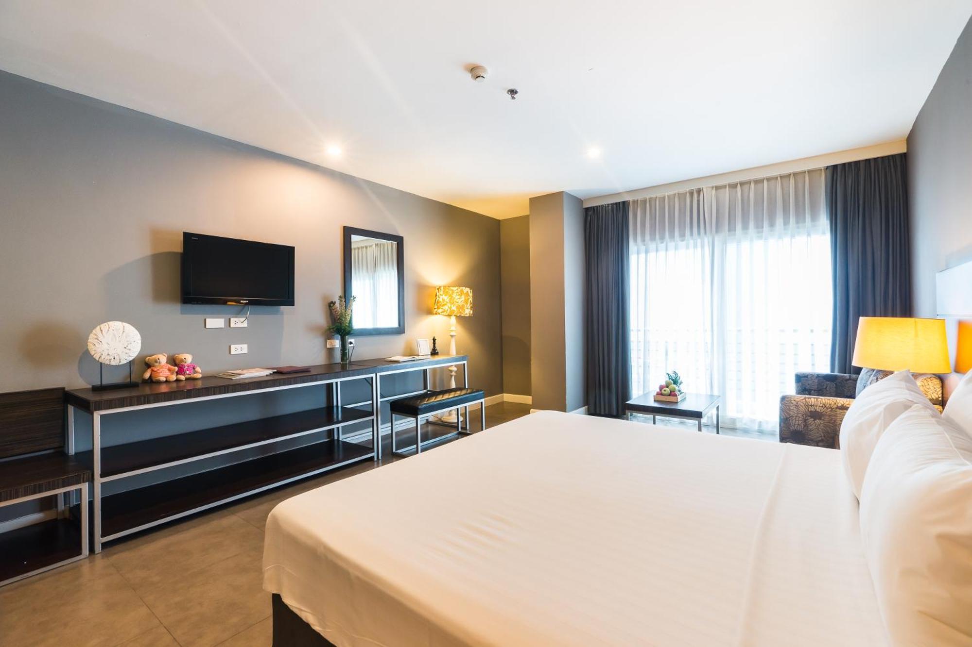 Sea Me Spring Hotel Pattaya Bagian luar foto
