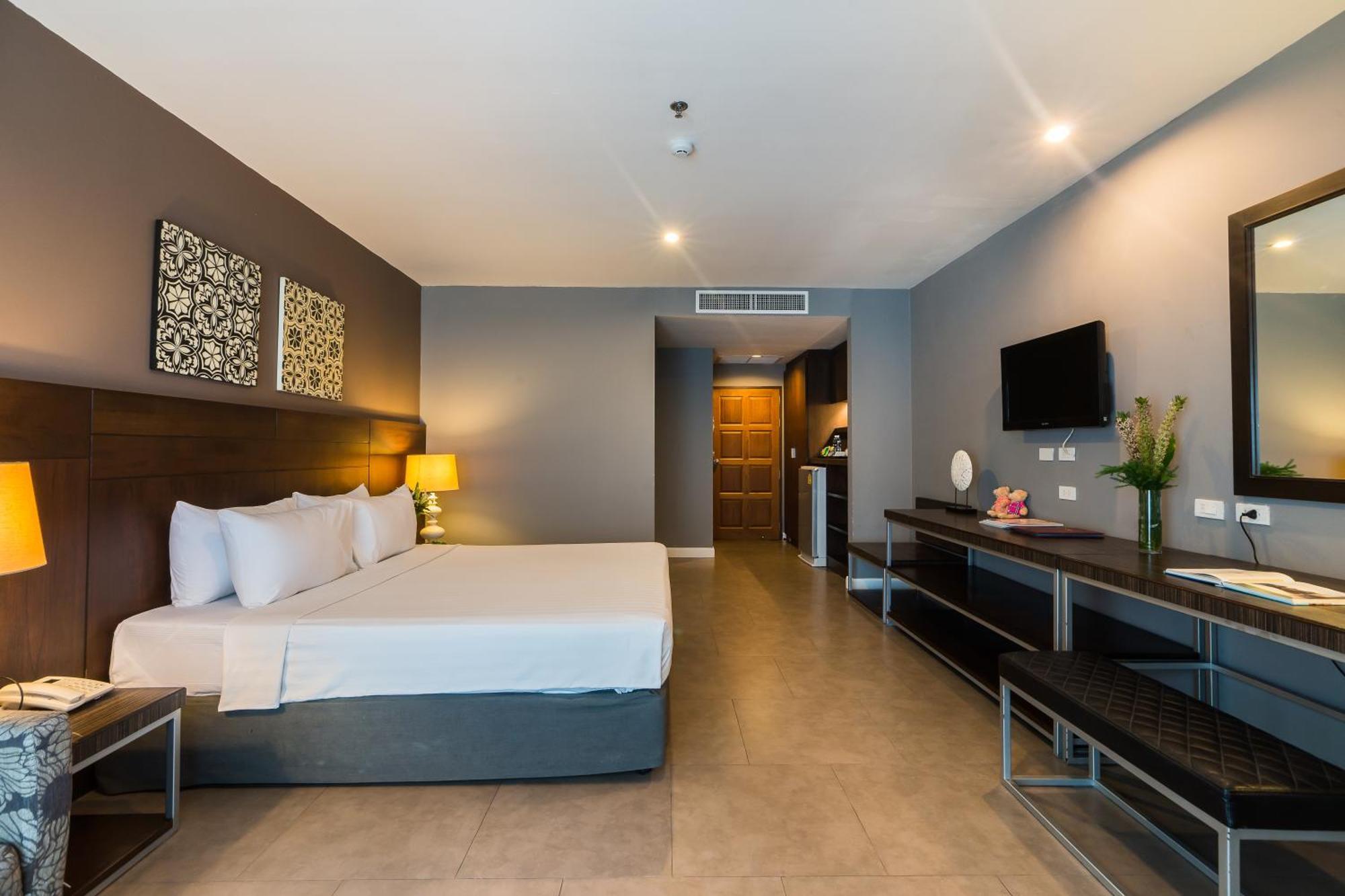 Sea Me Spring Hotel Pattaya Bagian luar foto
