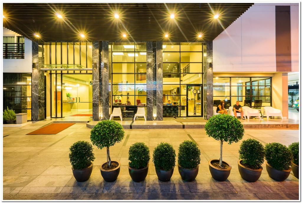 Sea Me Spring Hotel Pattaya Bagian luar foto