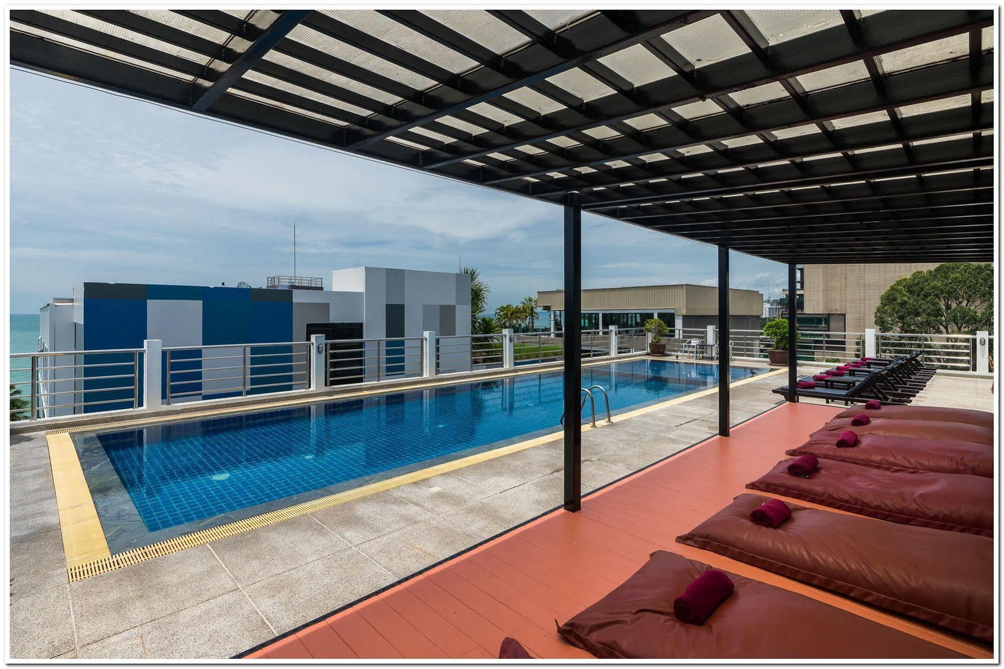 Sea Me Spring Hotel Pattaya Bagian luar foto
