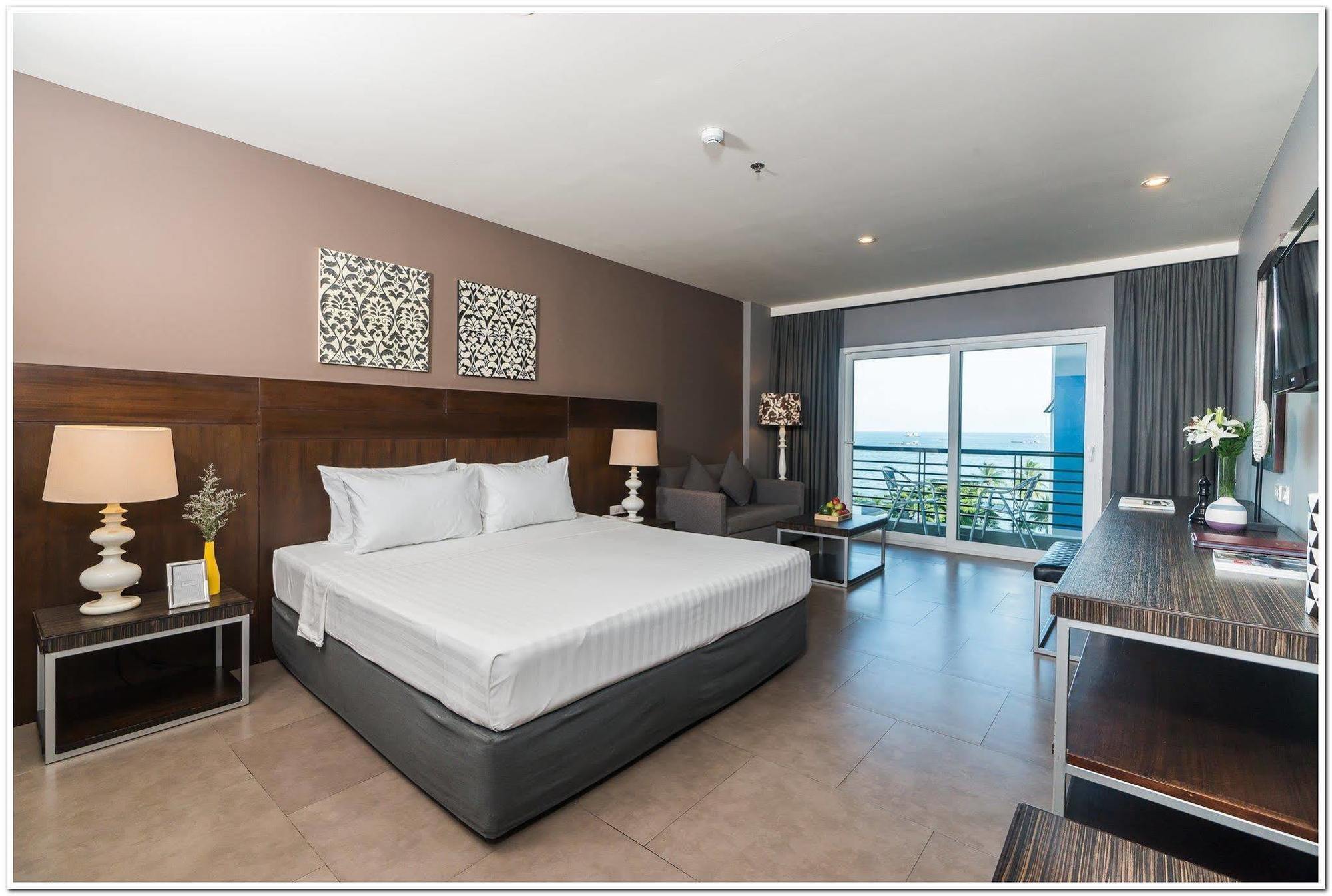 Sea Me Spring Hotel Pattaya Bagian luar foto