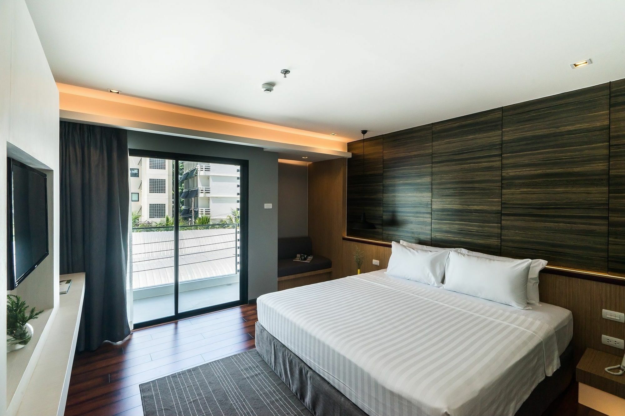 Sea Me Spring Hotel Pattaya Bagian luar foto