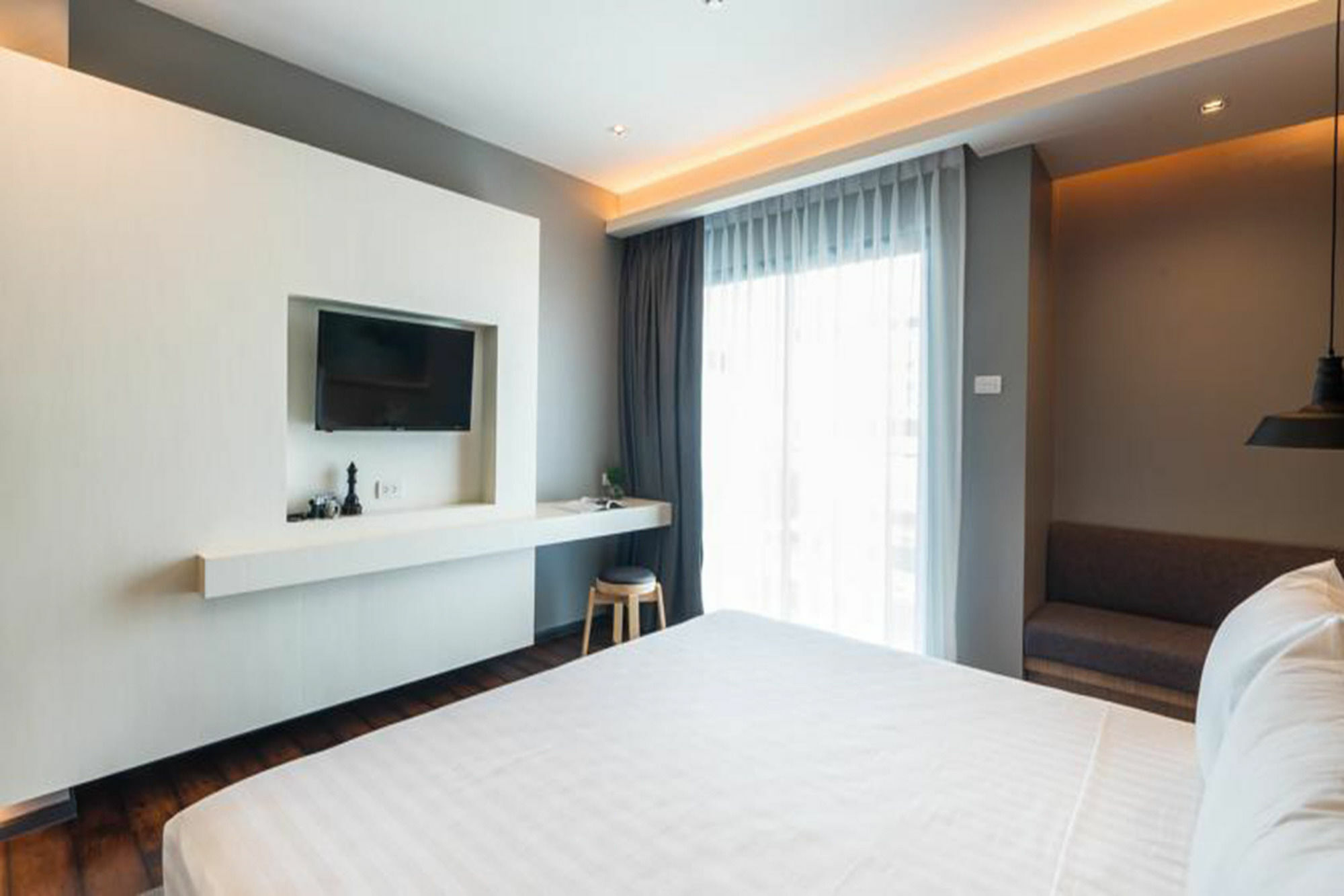 Sea Me Spring Hotel Pattaya Bagian luar foto
